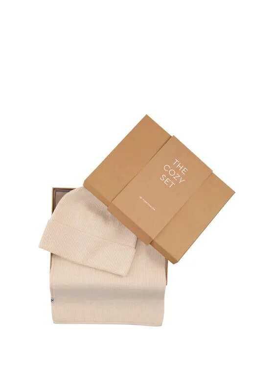 Schal und Beanie in Geschenkbox