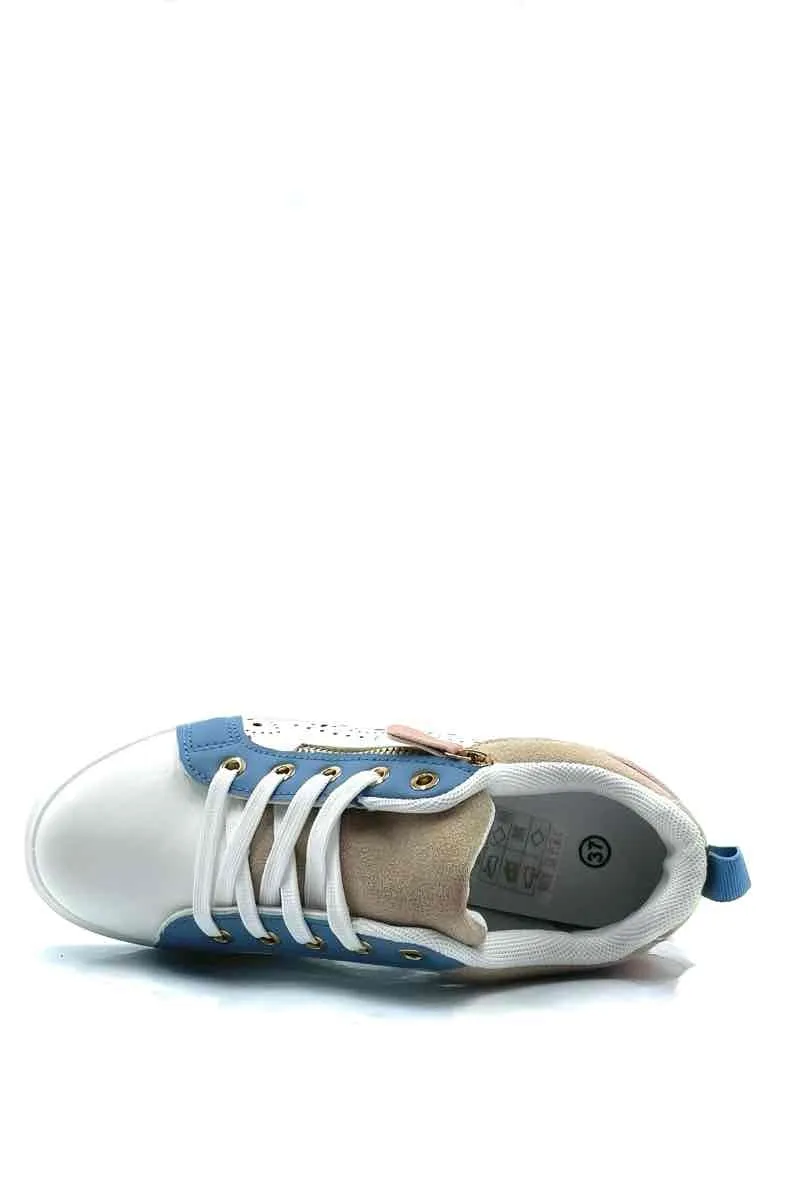 Sneaker aus Materialmix